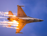 Mãn nhãn màn biểu diễn máy bay trên bầu trời đảo quốc sư tử