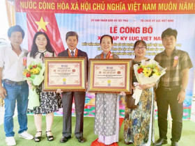  - Ông lão 76 tuổi cùng vợ xác lập kỷ lục Việt Nam về tem bưu chính