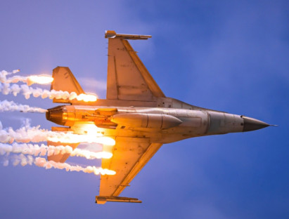  - Mãn nhãn màn biểu diễn máy bay trên bầu trời đảo quốc sư tử