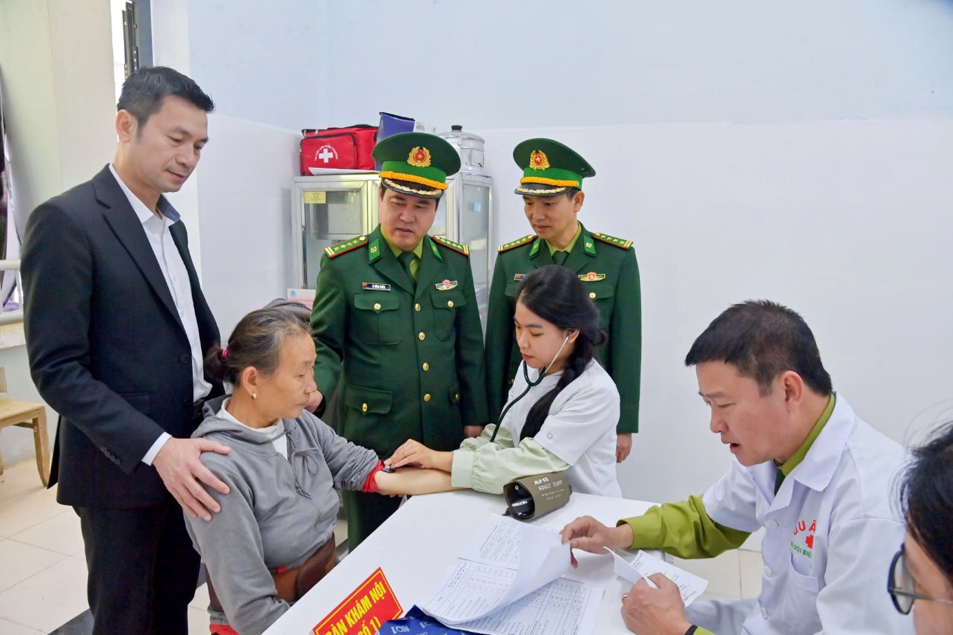 Xuân Biên phòng, ấm lòng dân bản - 2