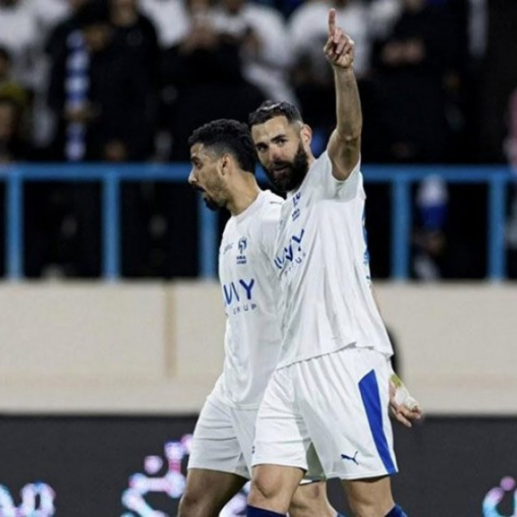  - Benzema mới đến đã lập hat-trick giúp Al Hilal thắng 6-0, Ronaldo sợ cũng phải