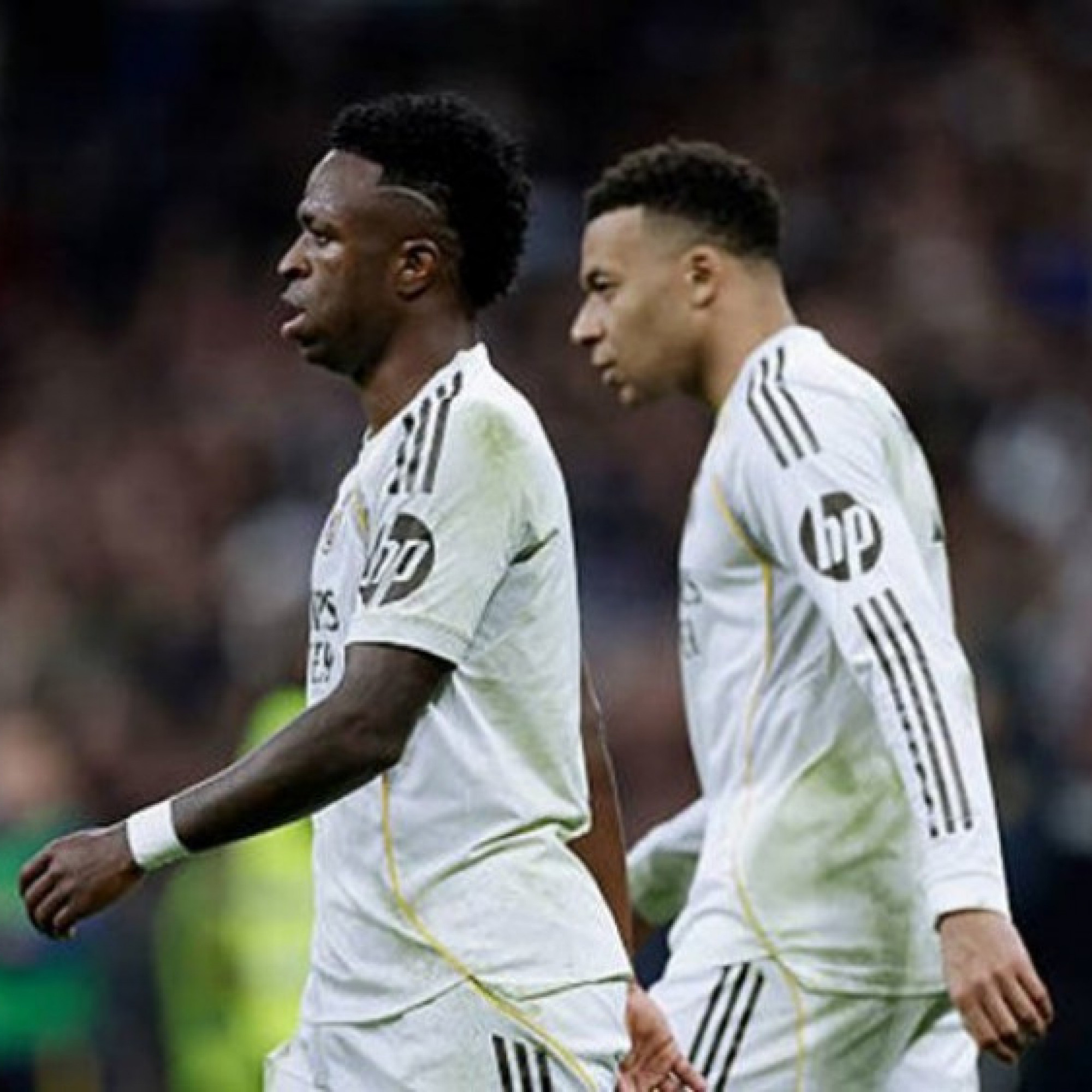  - Vinicius & Bellingham bị chỉ trích nặng nề: Vì sao Mbappe vẫn "yên thân" ở Real?