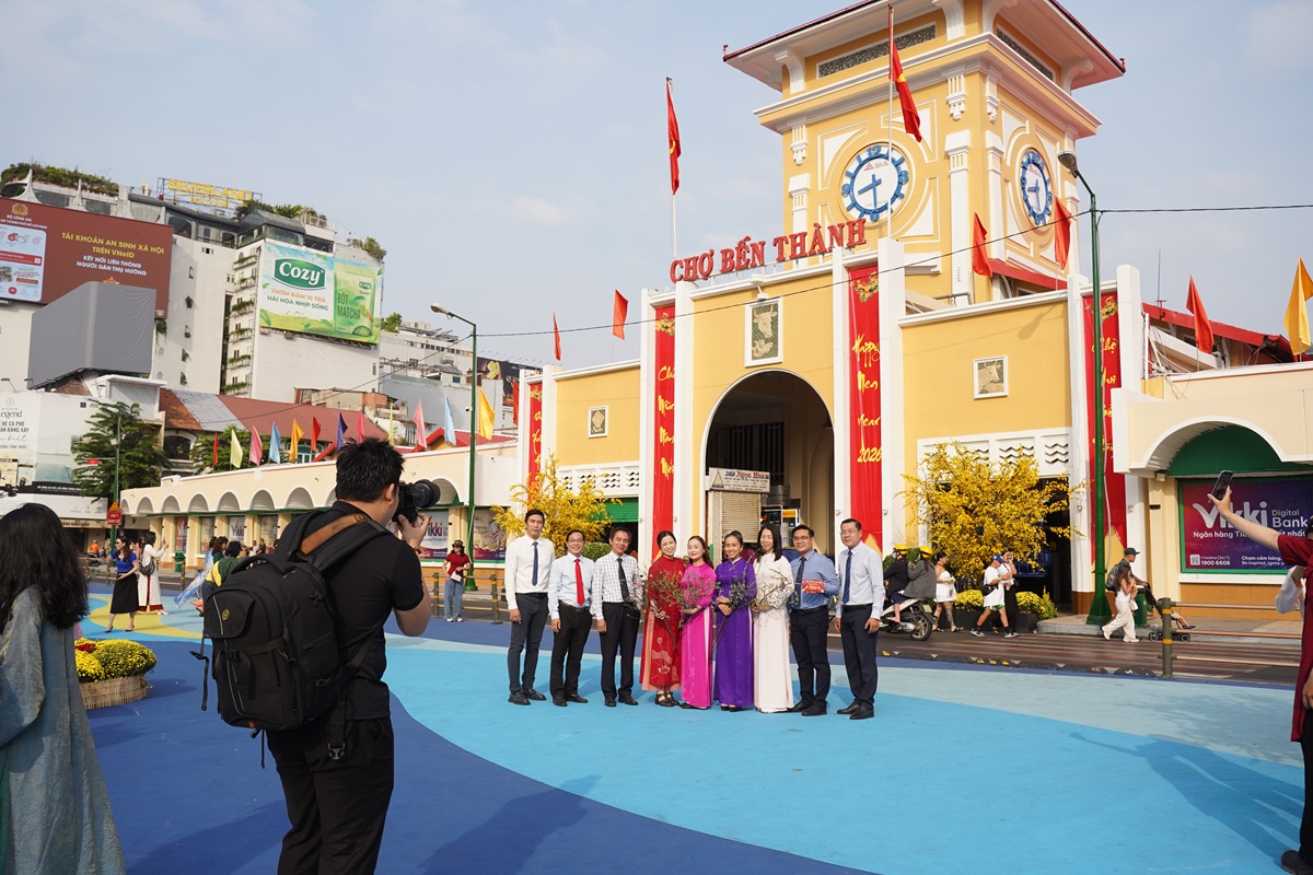 quang truong cho ben thanh 'thay ao', tro thanh diem hen xuan giua long tp.hcm - 2