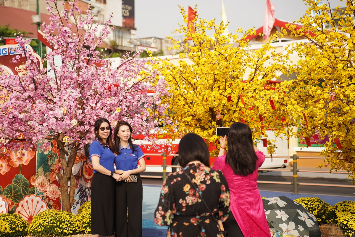 quang truong cho ben thanh 'thay ao', tro thanh diem hen xuan giua long tp.hcm - 7