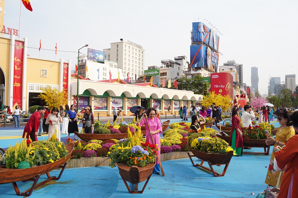 quang truong cho ben thanh 'thay ao', tro thanh diem hen xuan giua long tp.hcm - 4