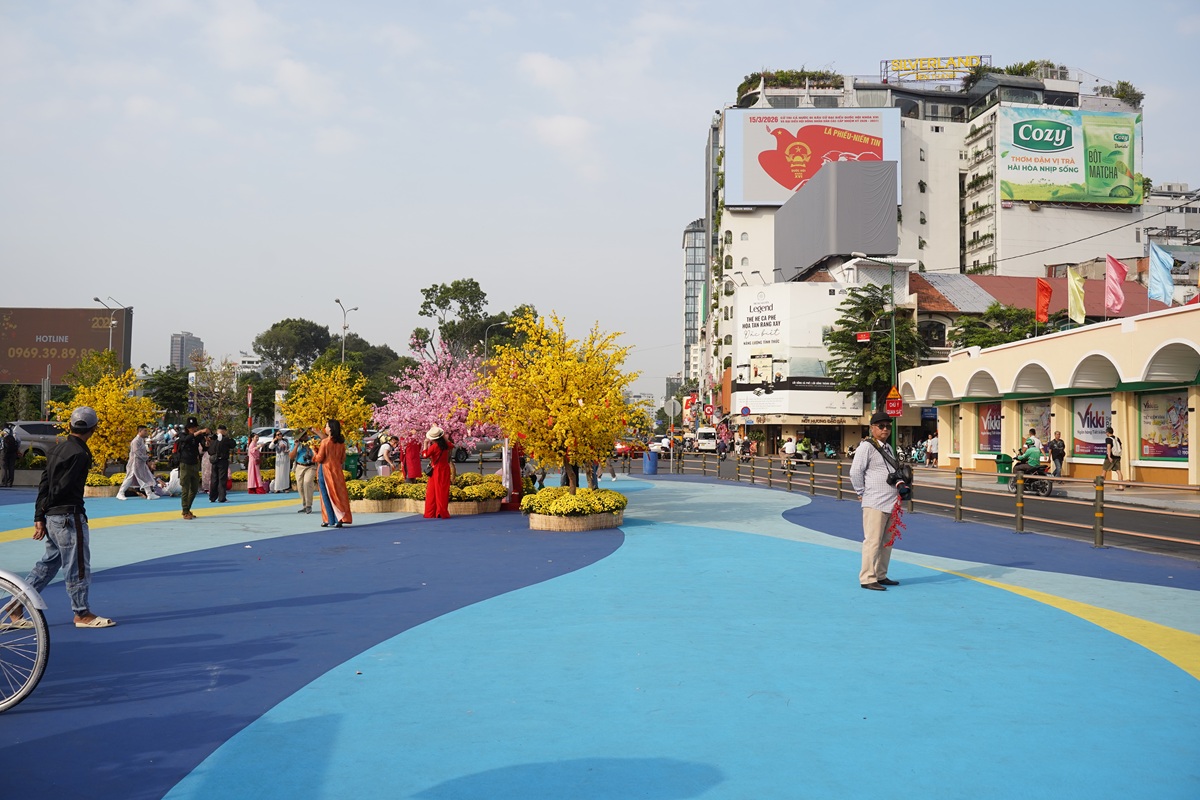 quang truong cho ben thanh 'thay ao', tro thanh diem hen xuan giua long tp.hcm - 11