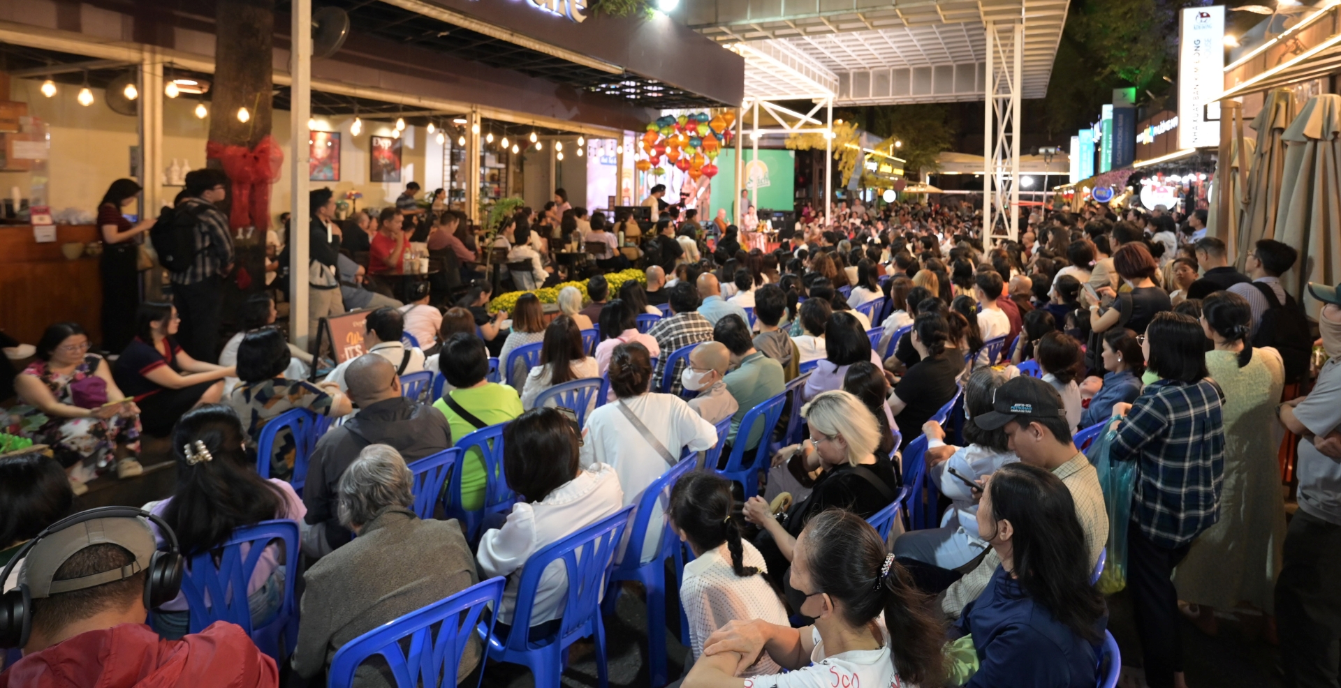 Thiền sư Ajahn Brahm lần đầu giao lưu cùng độc giả Việt Nam - 1