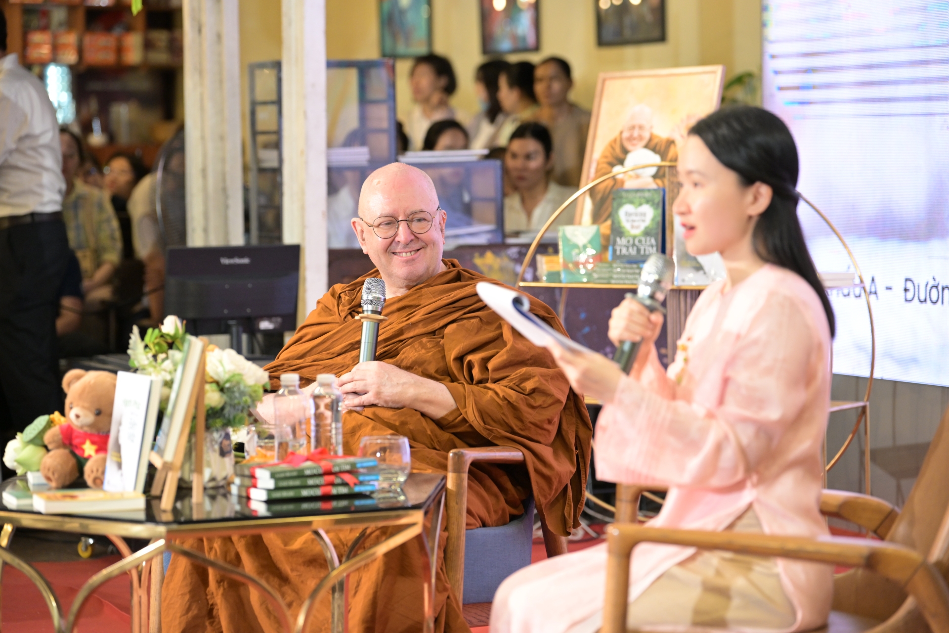 Thiền sư Ajahn Brahm lần đầu giao lưu cùng độc giả Việt Nam - 4
