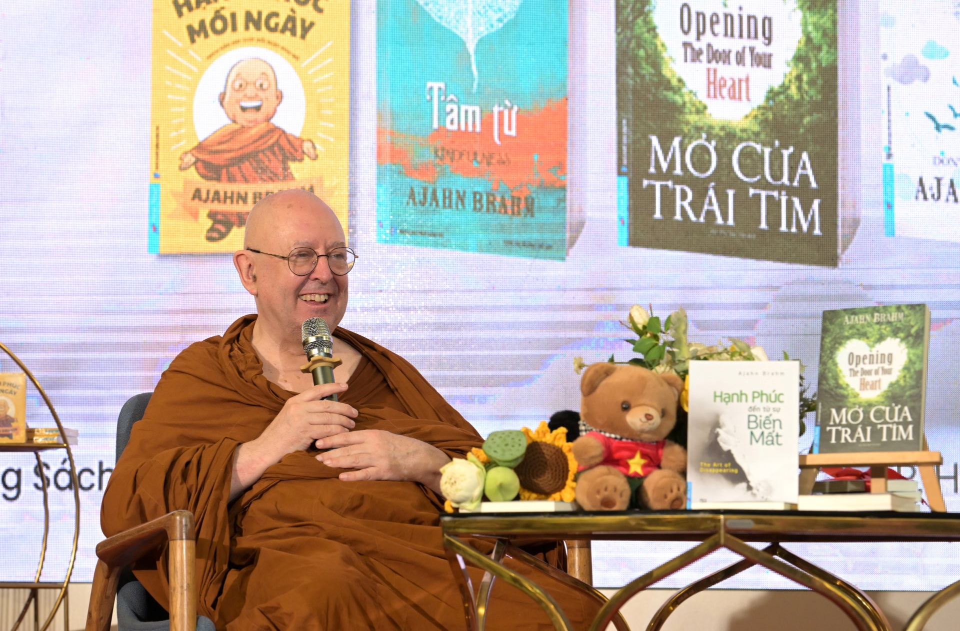 Thiền sư Ajahn Brahm lần đầu giao lưu cùng độc giả Việt Nam - 6