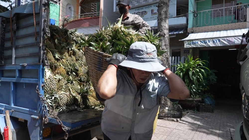 Mái ấm gia đình Việt: Lâm Bảo Ngọc tài trợ chi phí về quê giỗ mẹ cho hai chị em mồ côi - 2