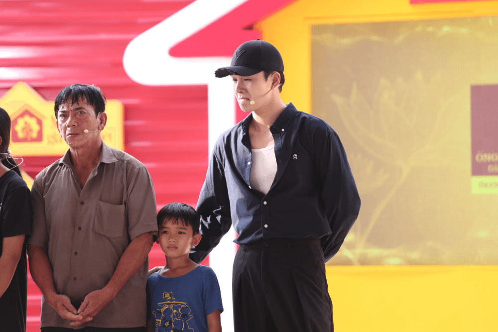 Mái ấm gia đình Việt: Lâm Bảo Ngọc tài trợ chi phí về quê giỗ mẹ cho hai chị em mồ côi - 3