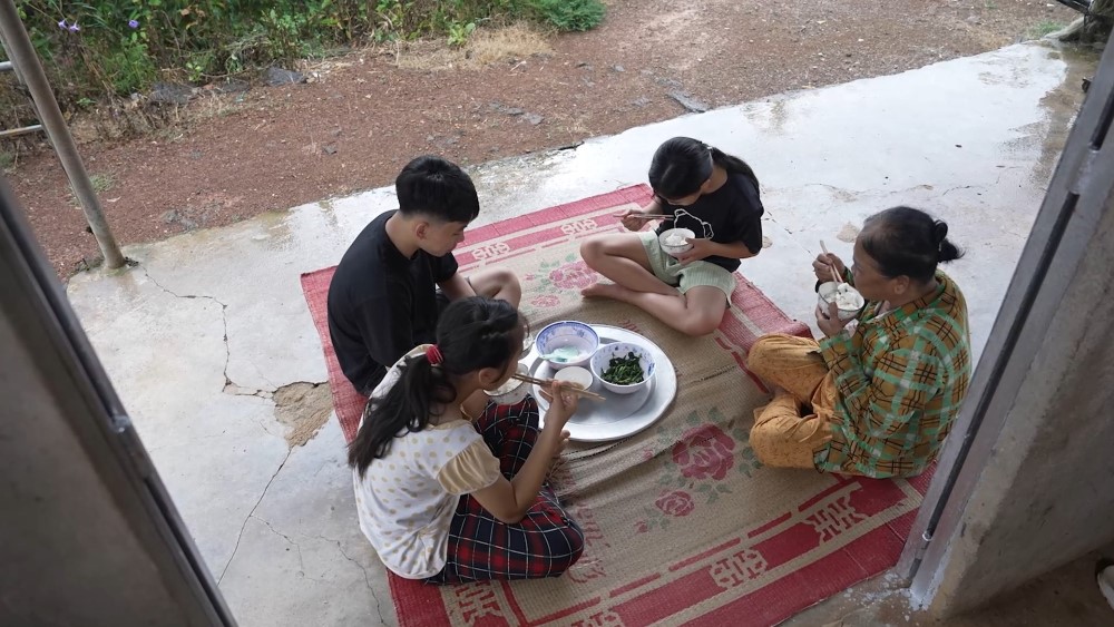 Mái ấm gia đình Việt: Lâm Bảo Ngọc tài trợ chi phí về quê giỗ mẹ cho hai chị em mồ côi - 6