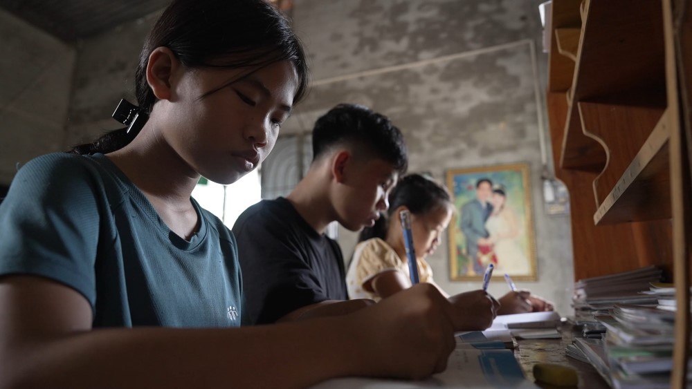 Mái ấm gia đình Việt: Lâm Bảo Ngọc tài trợ chi phí về quê giỗ mẹ cho hai chị em mồ côi - 7