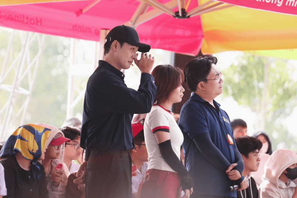 Mái ấm gia đình Việt: Lâm Bảo Ngọc tài trợ chi phí về quê giỗ mẹ cho hai chị em mồ côi - 9