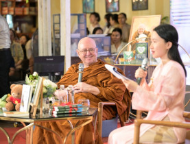  - Thiền sư Ajahn Brahm lần đầu giao lưu cùng độc giả Việt Nam