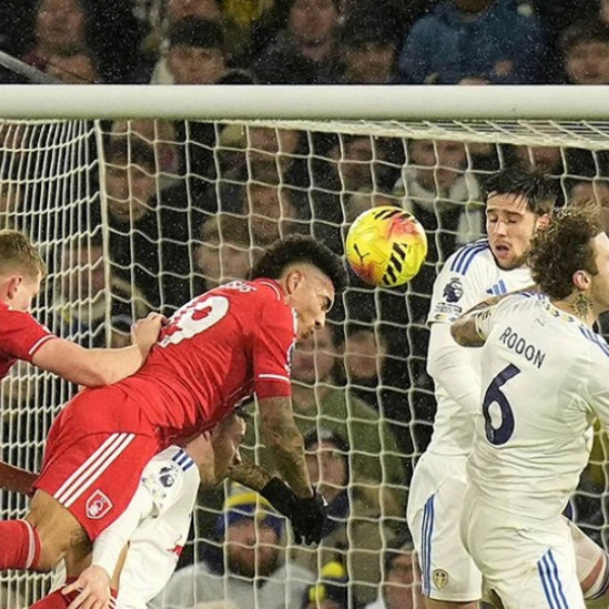  - Video bóng đá Leeds United - Nottingham Forest: Choáng váng 4 phút 2 bàn (Ngoại hạng Anh)