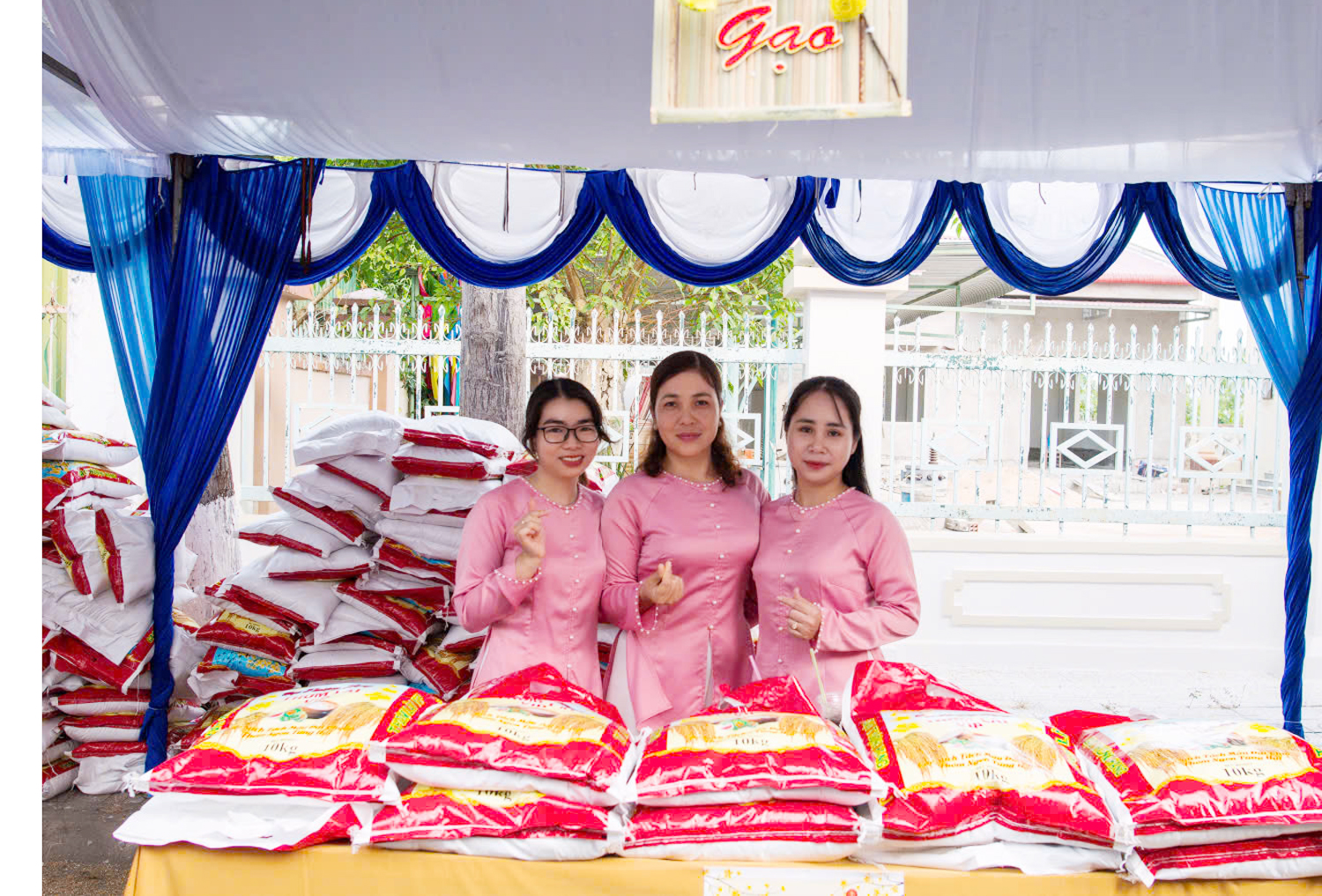 Người dân vùng biên An Giang đón Tết vui từ phiên chợ Xuân - 3