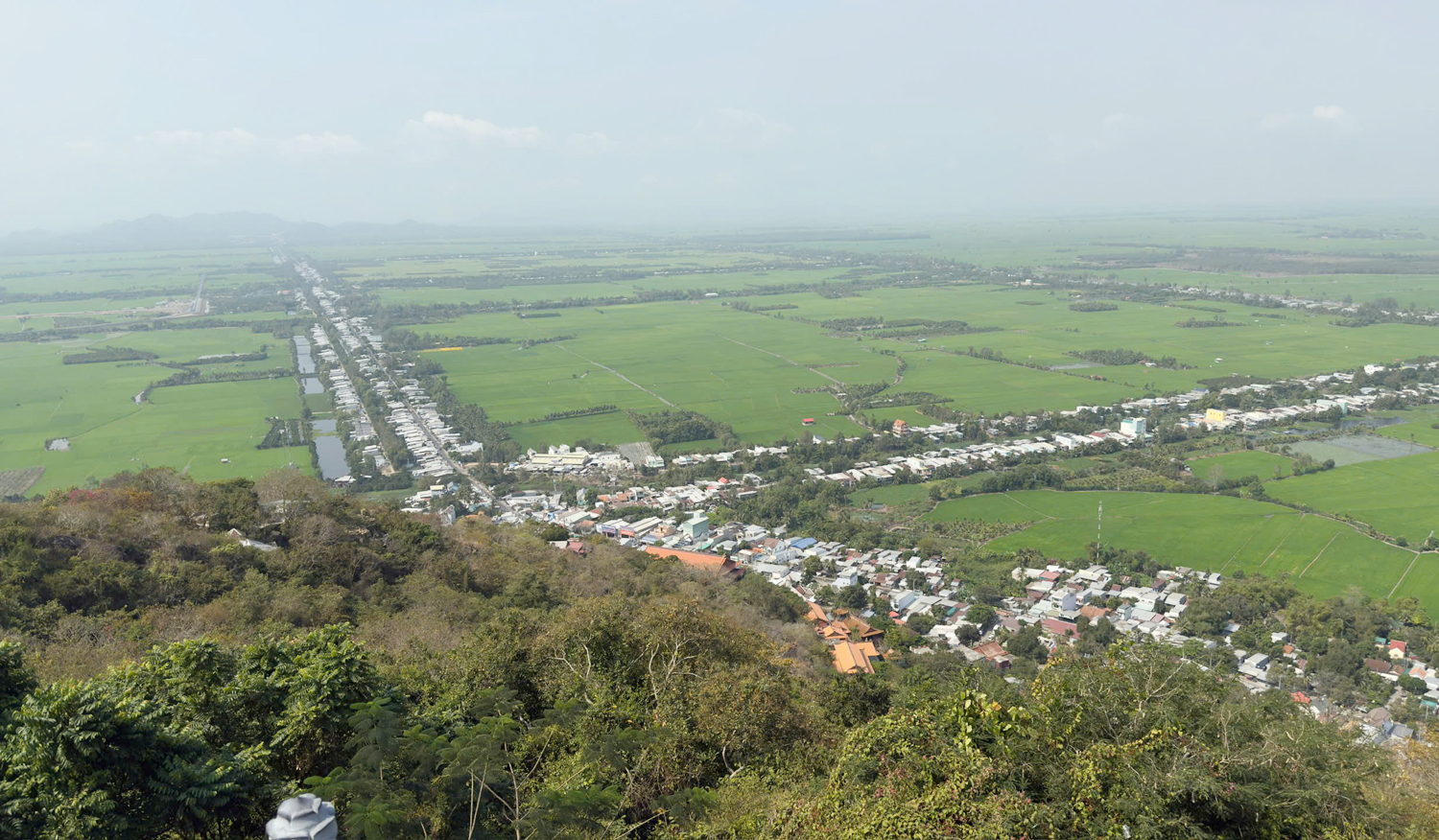 Người dân vùng biên An Giang đón Tết vui từ phiên chợ Xuân - 14