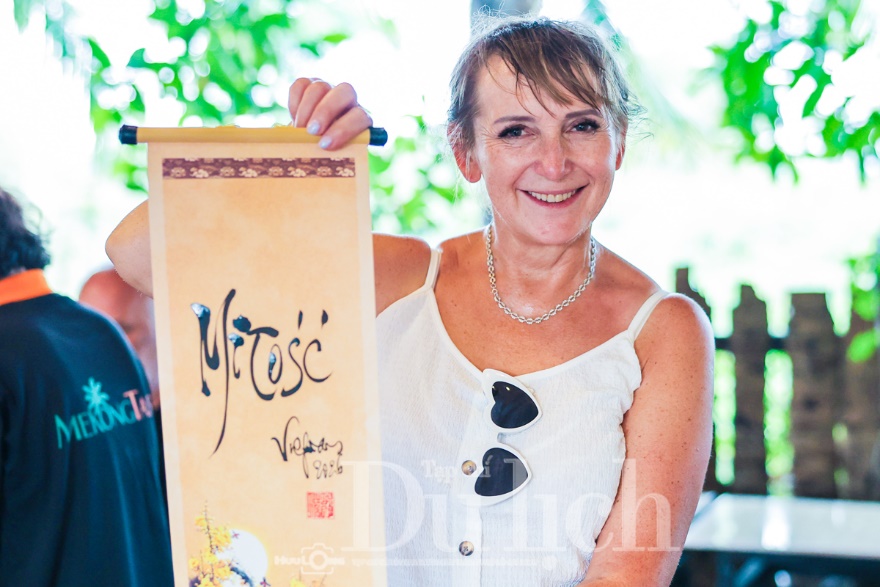 Qua cồn ăn Tết, khách Tây hào hứng trải nghiệm văn hóa miệt vườn sông nước - 7