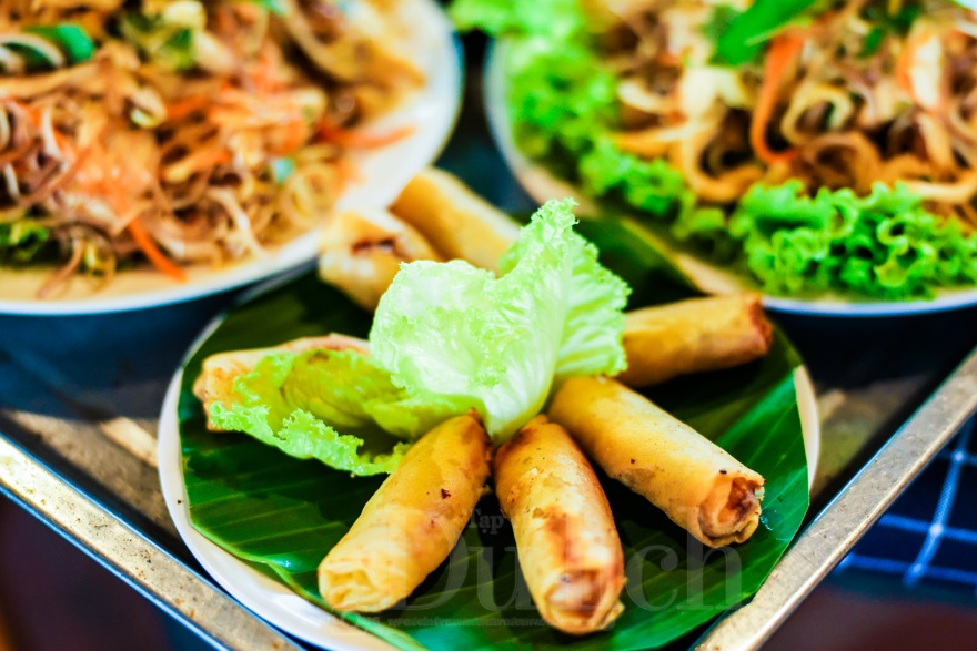 Qua cồn ăn Tết, khách Tây hào hứng trải nghiệm văn hóa miệt vườn sông nước - 10