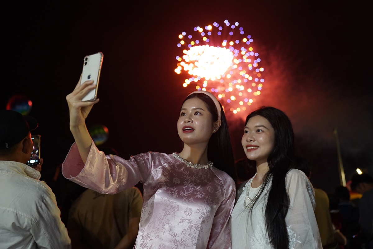 TP.HCM ‘nổ’ pháo hoa mừng Tết 2026 sớm nhất cả nước - 4