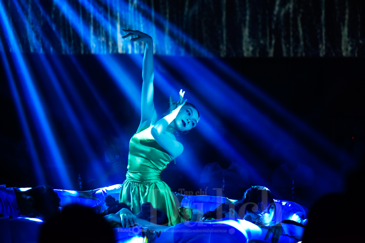 Khám phá bản sắc Việt qua ngôn ngữ nghệ thuật đương đại giữa lòng TP - 6