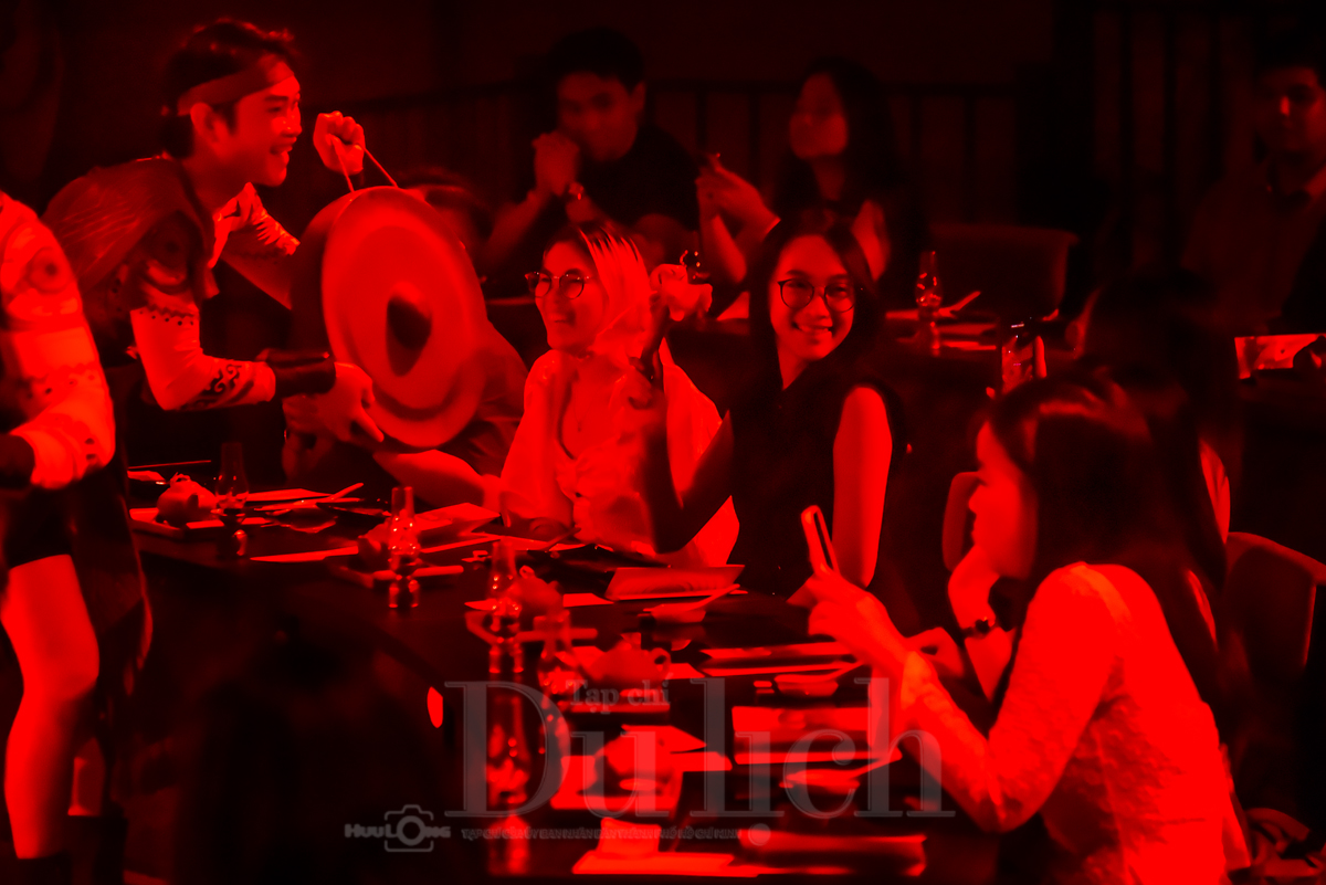 Khám phá bản sắc Việt qua ngôn ngữ nghệ thuật đương đại giữa lòng TP - 13