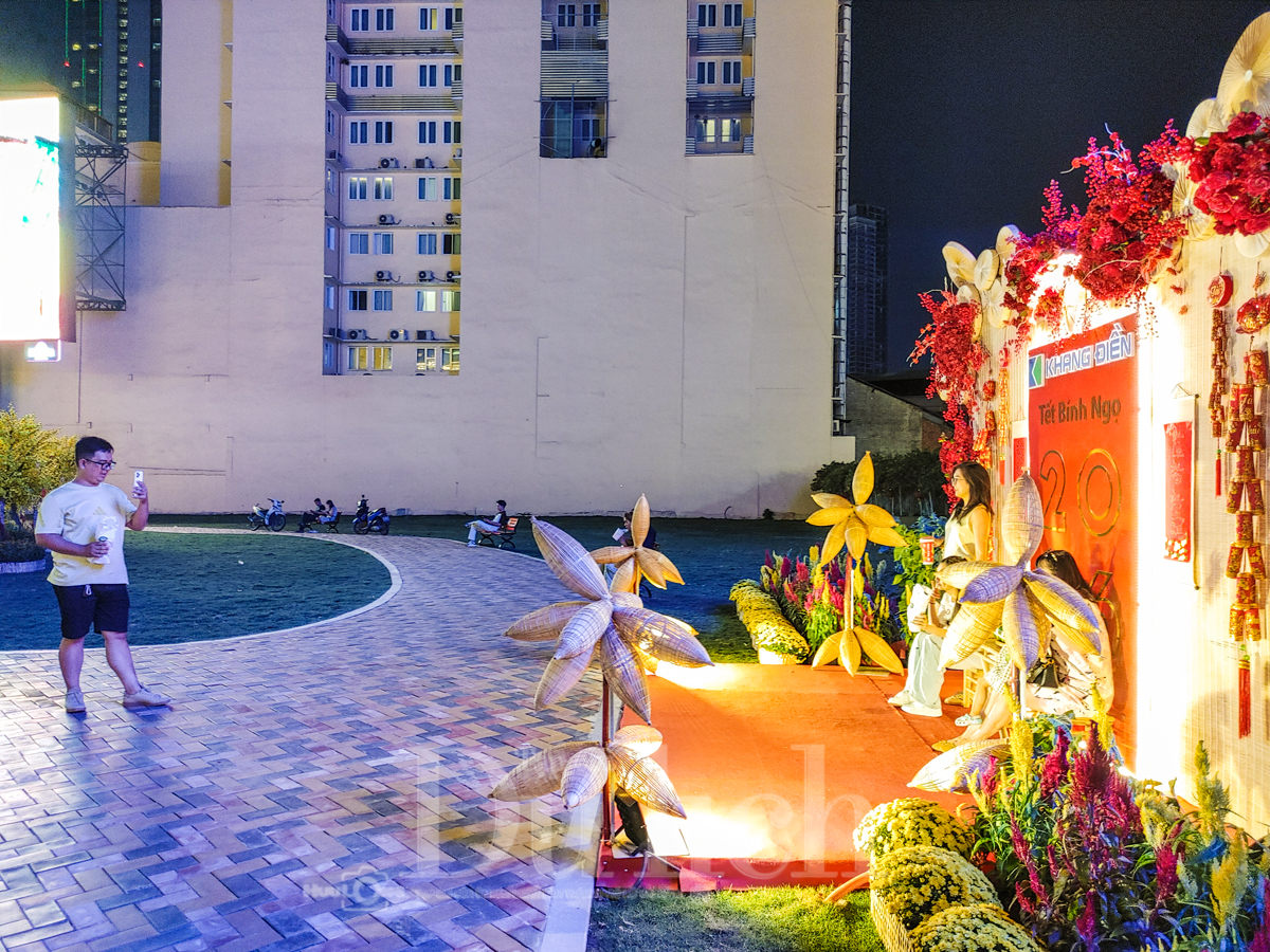 Xuyên đêm trên những khu đất vàng để kịp mở cửa công viên, vườn hoa đón Tết - 12