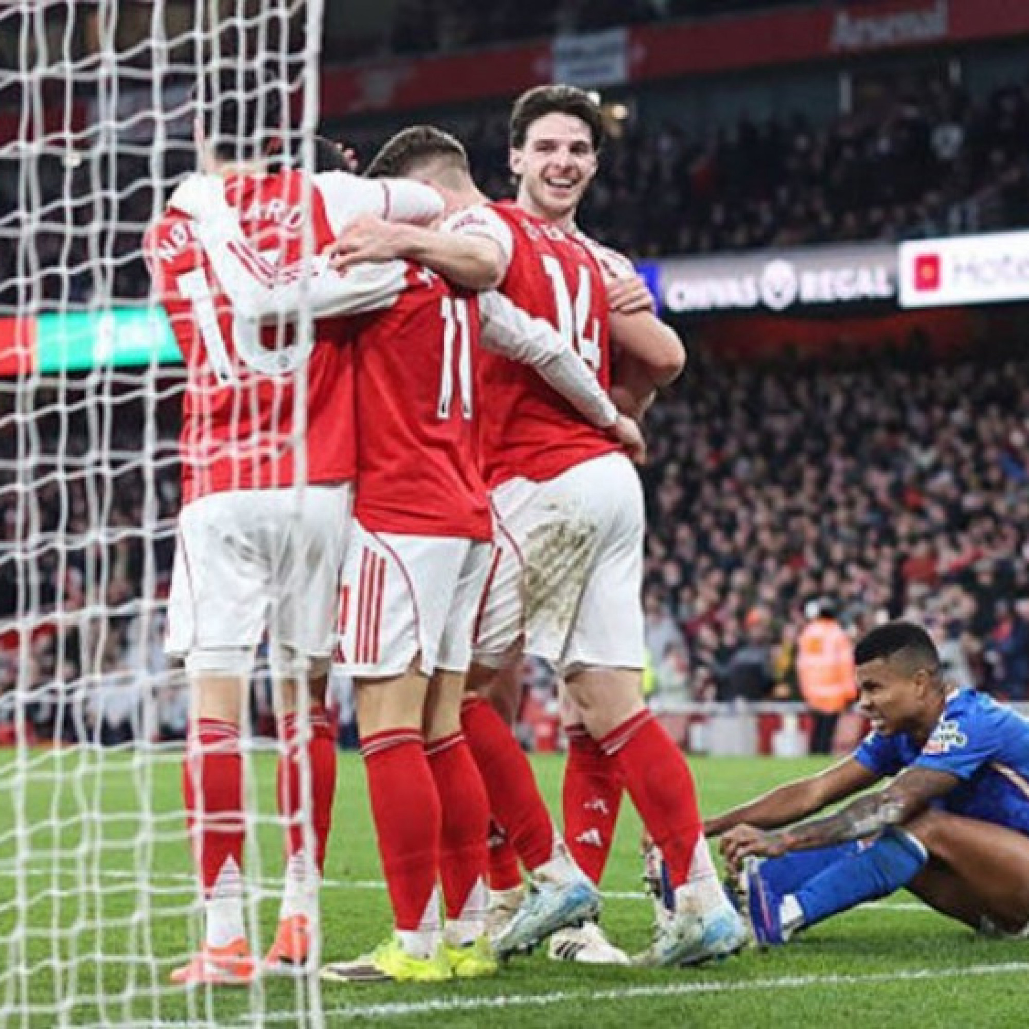  - Bảng xếp hạng Ngoại hạng Anh: Arsenal & MU gây áp lực lớn lên đại chiến Liverpool - Man City