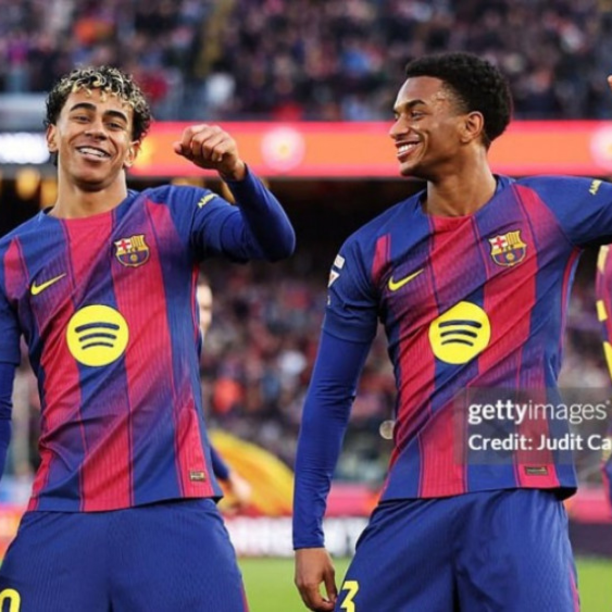  - Nóng rực bảng xếp hạng La Liga: Barcelona thắng đậm bảo toàn ngôi đầu, gây sức ép Real