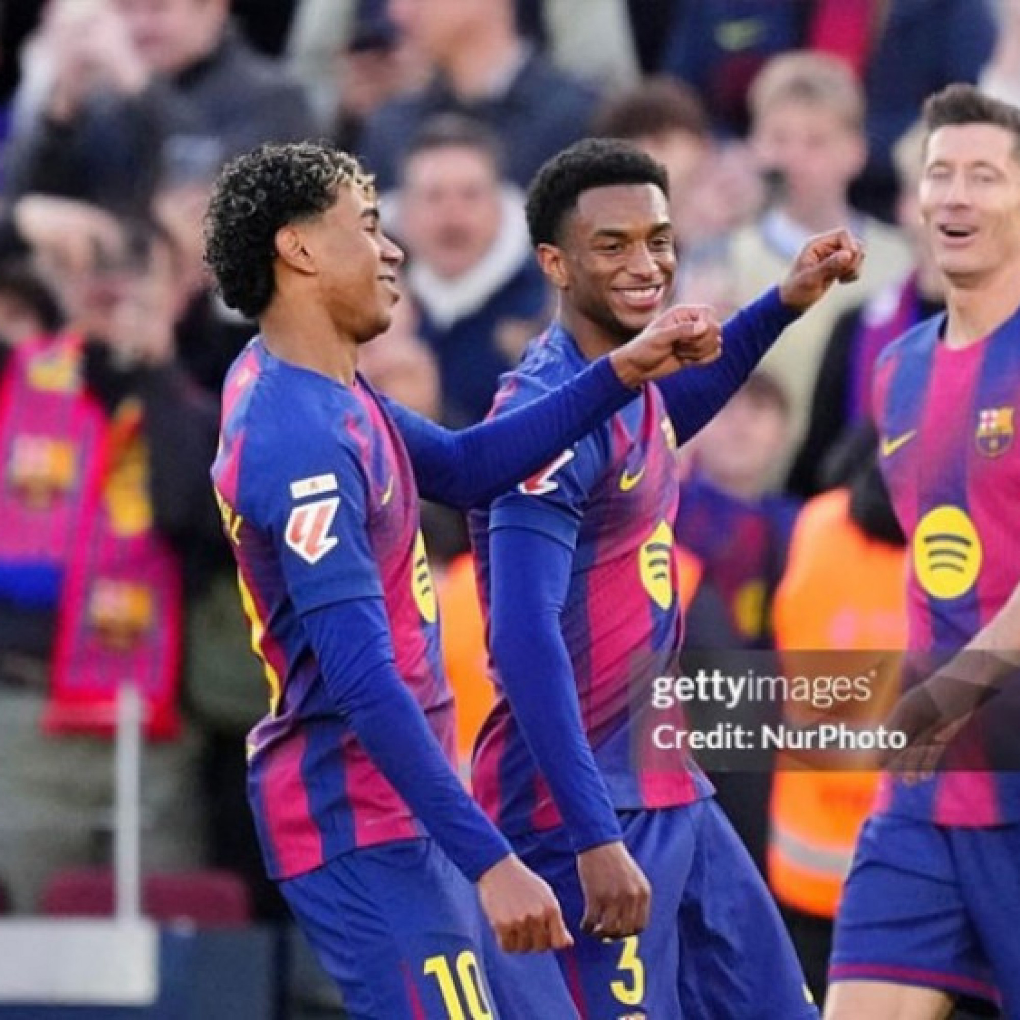  - Barca thắng 6 trận liên tiếp: Yamal không thể ngăn cản, Lewandowski "gừng càng già càng cay"