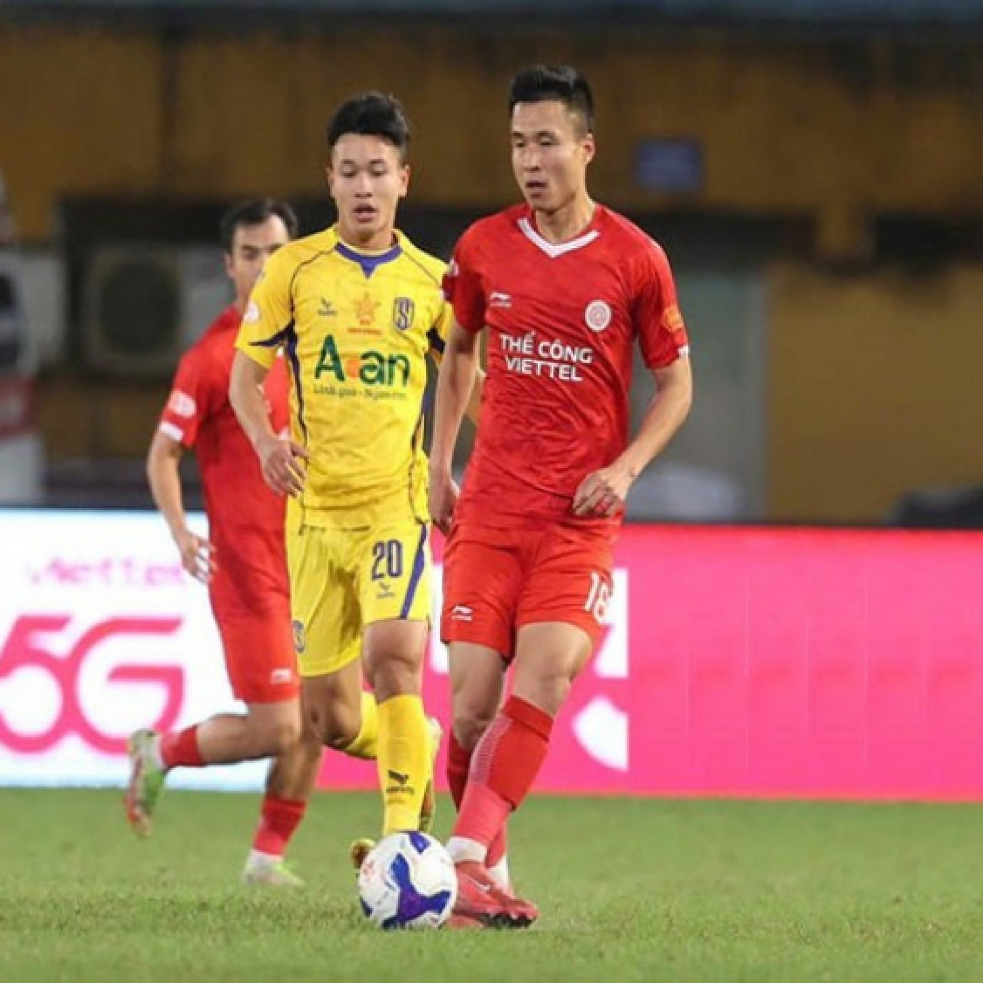  - Video bóng đá Thể Công Viettel - SLNA: Hàng thủ tệ hại, vụn vỡ ở Hàng Đẫy (V-League)