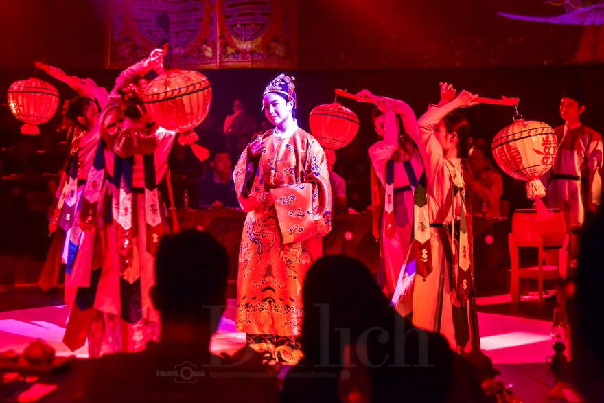 Khám phá bản sắc Việt qua ngôn ngữ nghệ thuật đương đại giữa lòng TP - 2