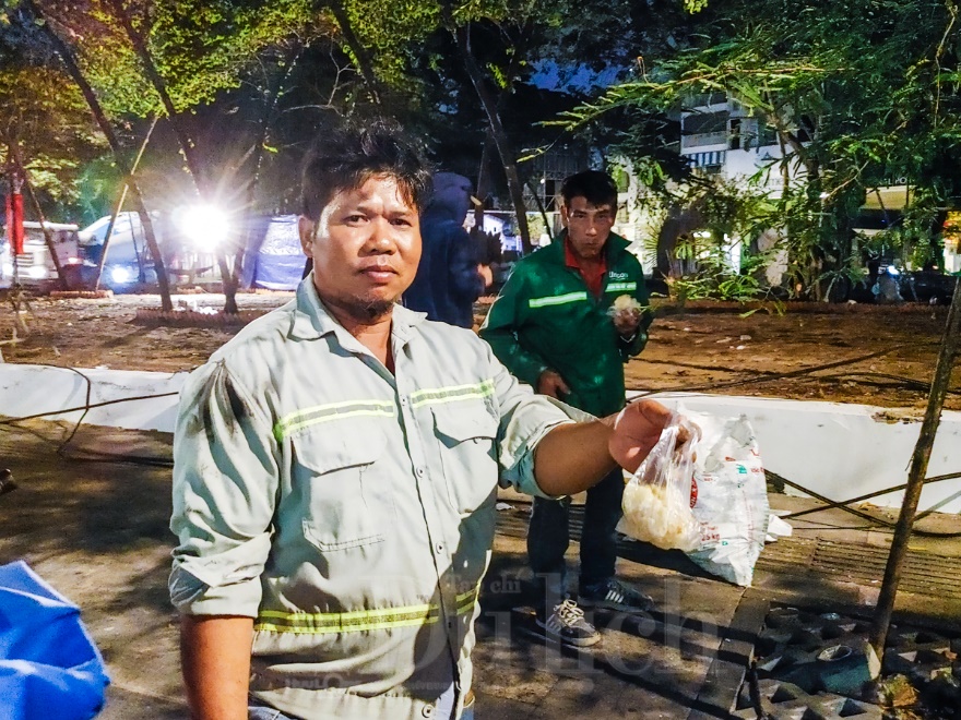 Xuyên đêm trên những khu đất vàng để kịp mở cửa công viên, vườn hoa đón Tết - 10