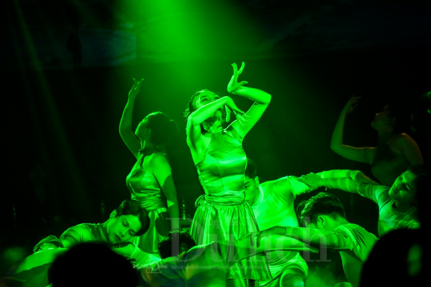 Khám phá bản sắc Việt qua ngôn ngữ nghệ thuật đương đại giữa lòng TP - 8