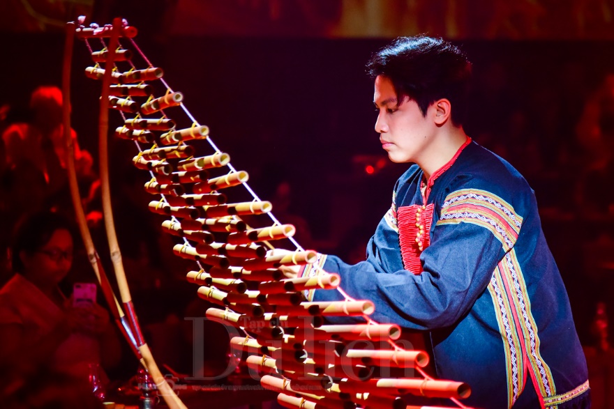 Khám phá bản sắc Việt qua ngôn ngữ nghệ thuật đương đại giữa lòng TP - 14