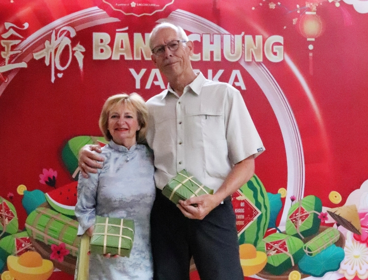 2.000 chiếc bánh chưng xanh, 'mang Tết về nhà'