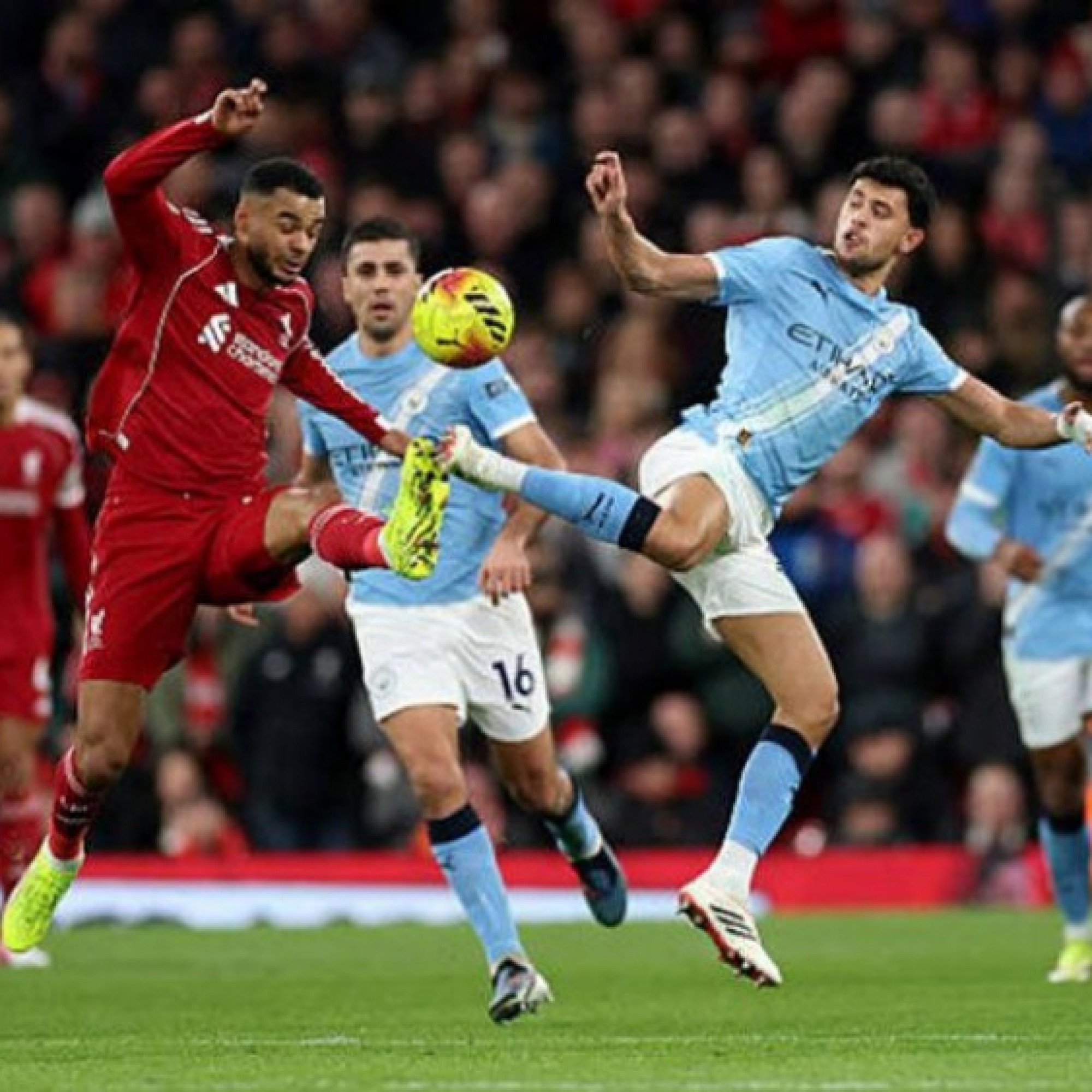  - Nóng bảng xếp hạng Ngoại hạng Anh: Man City chưa để Arsenal bỏ xa, Liverpool thất thế đua top 5