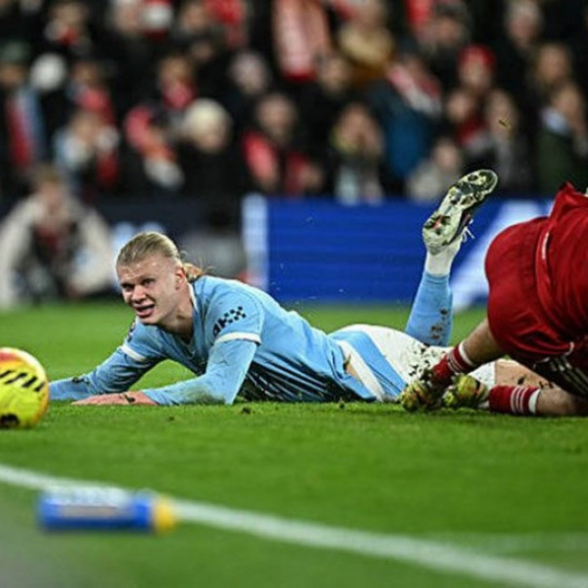  - Tranh cãi Man City mất bàn thắng phút bù giờ trước Liverpool, Haaland lên tiếng