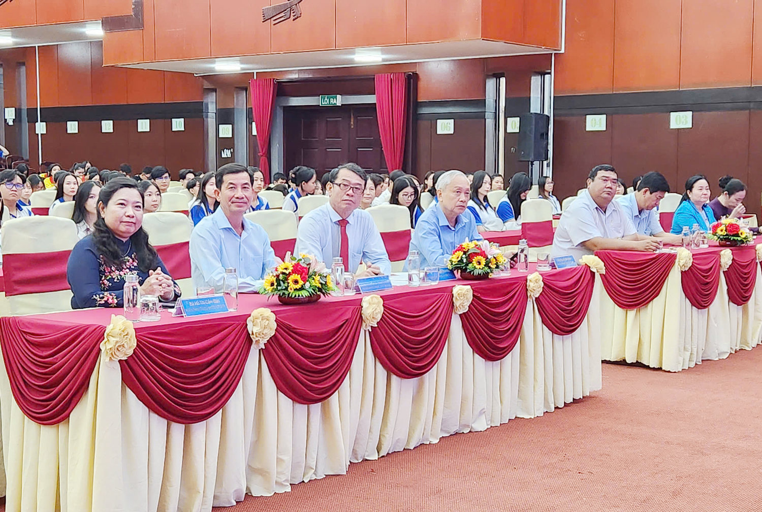 Công ty Xổ số Kiến thiết Sóc Trăng tài trợ 278 suất học bổng Lương Định Của - 1