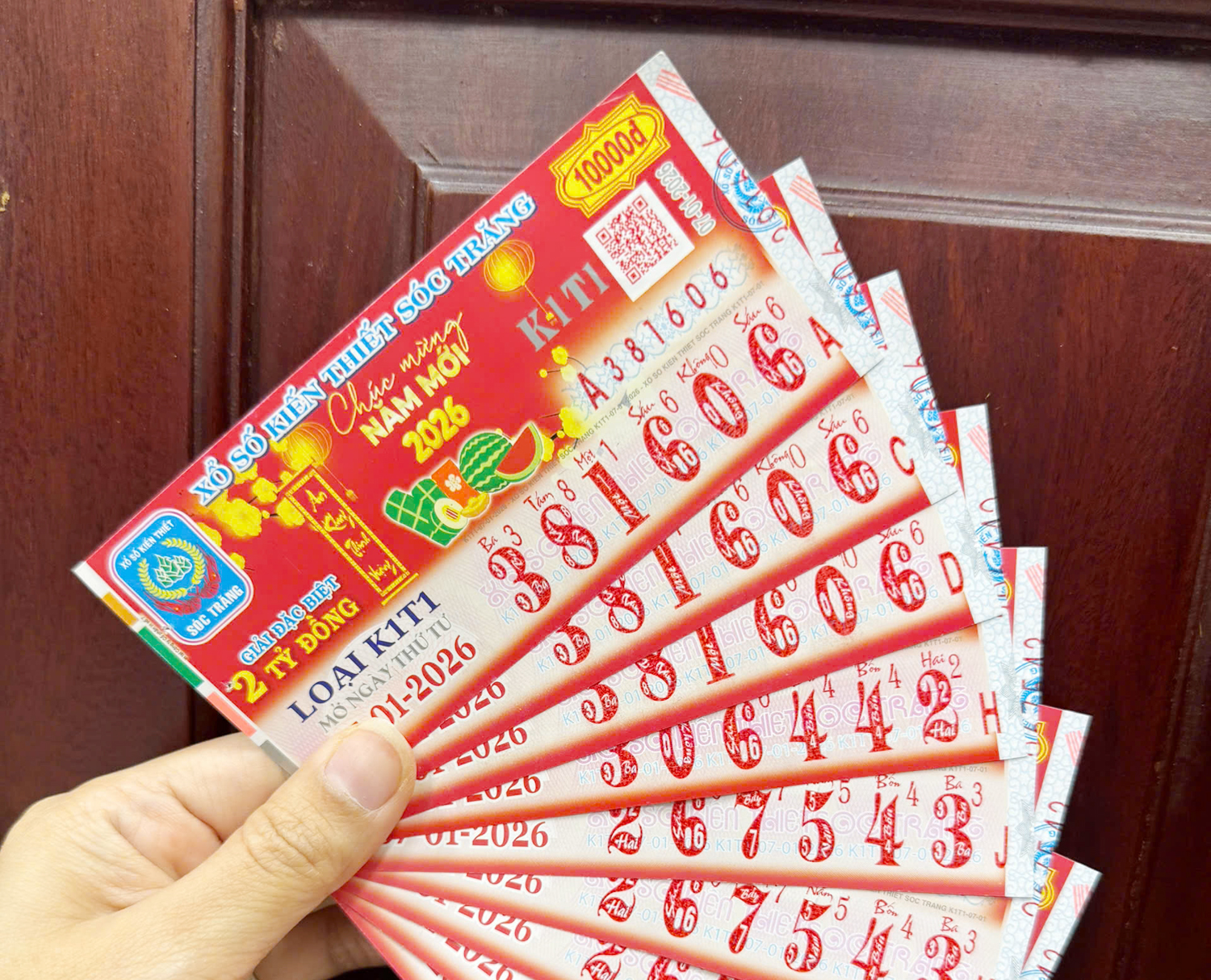 Công ty Xổ số kiến thiết Sóc Trăng tặng gần 8.000 phần quà Tết cho gia đình khó khăn - 1