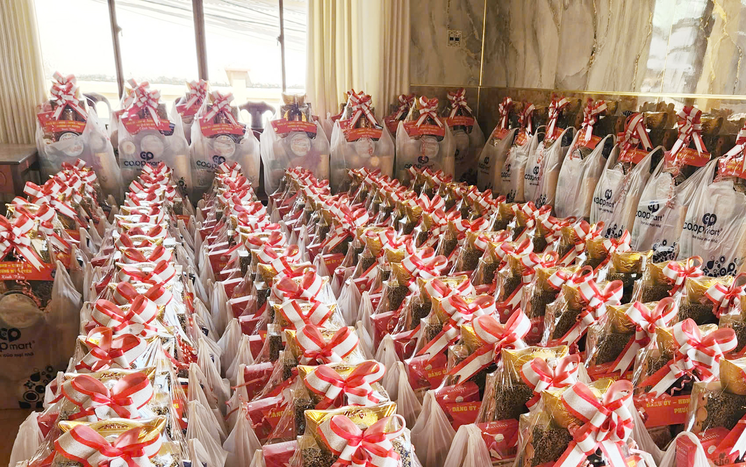 Công ty Xổ số kiến thiết Sóc Trăng tặng gần 8.000 phần quà Tết cho gia đình khó khăn - 2