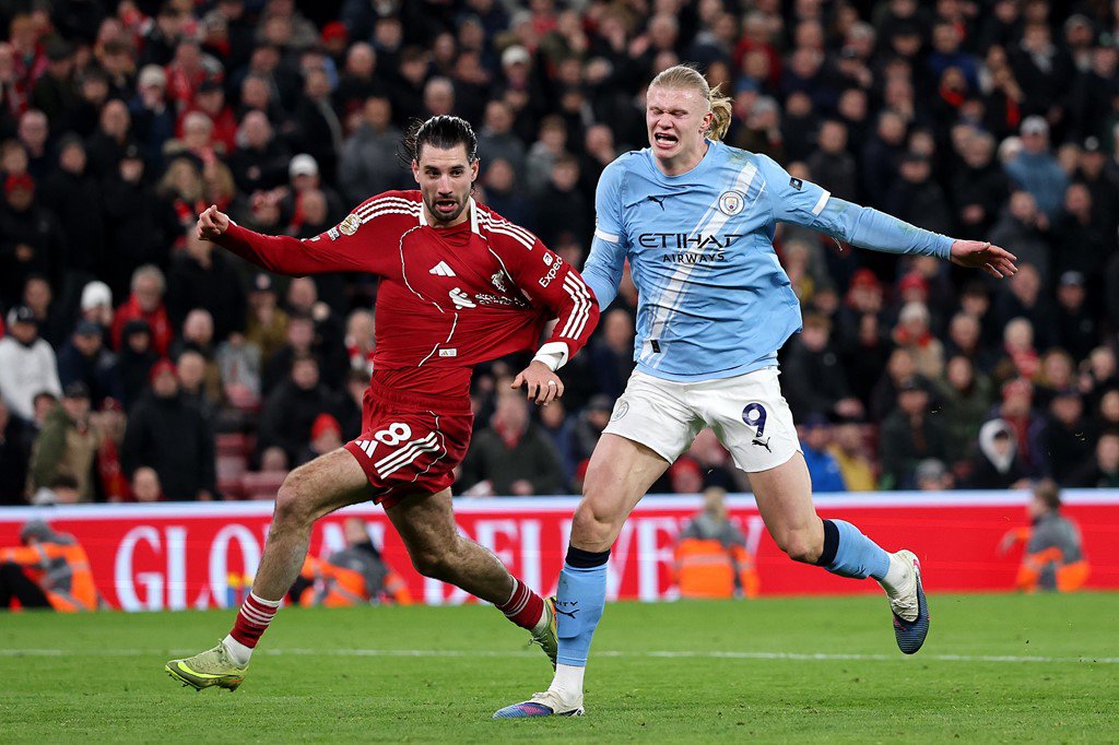 Tranh cãi Man City mất bàn thắng phút bù giờ trước Liverpool, Haaland lên tiếng - 2