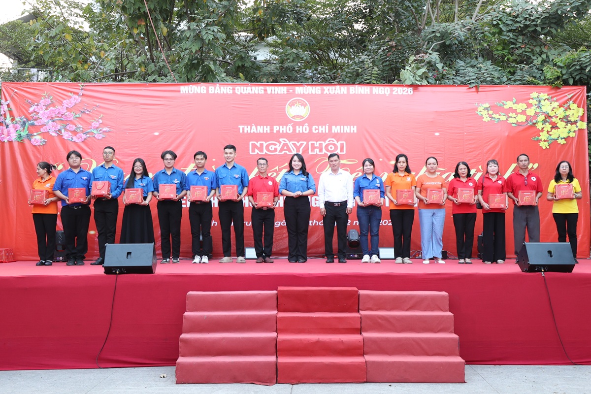 Ấm áp nghĩa tình Xuân Bính Ngọ ở Bình Lợi Trung - 8