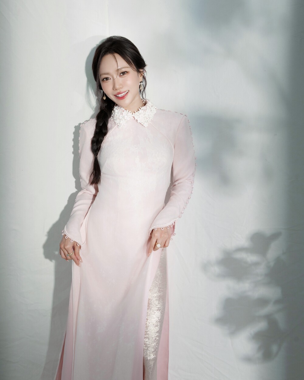 Diệu Nhi gây bất ngờ với hình ảnh nữ tính trong bộ ảnh áo dài đón Tết, hé lộ nhiều kế hoạch mới năm 2026 - 3