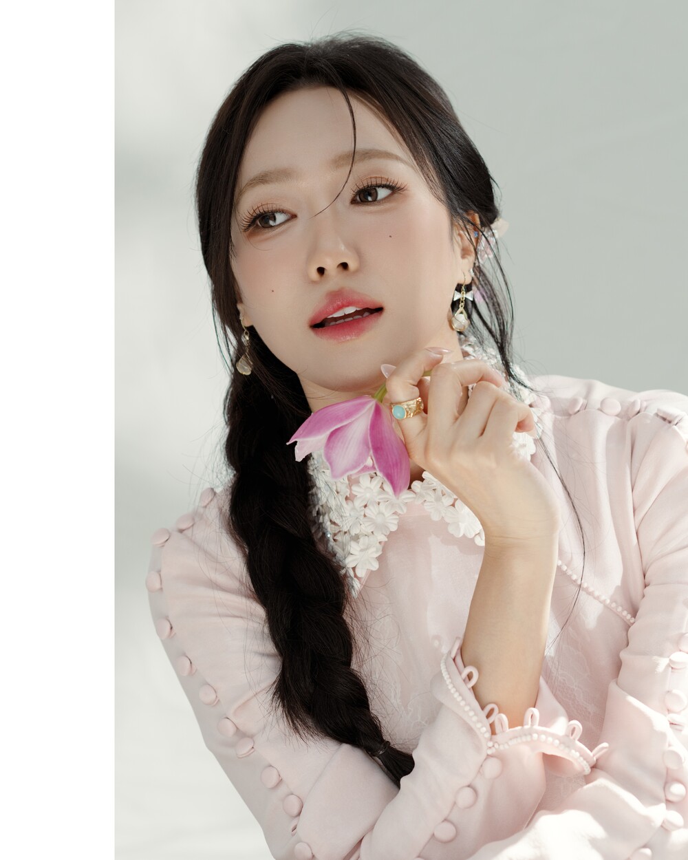 Diệu Nhi gây bất ngờ với hình ảnh nữ tính trong bộ ảnh áo dài đón Tết, hé lộ nhiều kế hoạch mới năm 2026 - 2