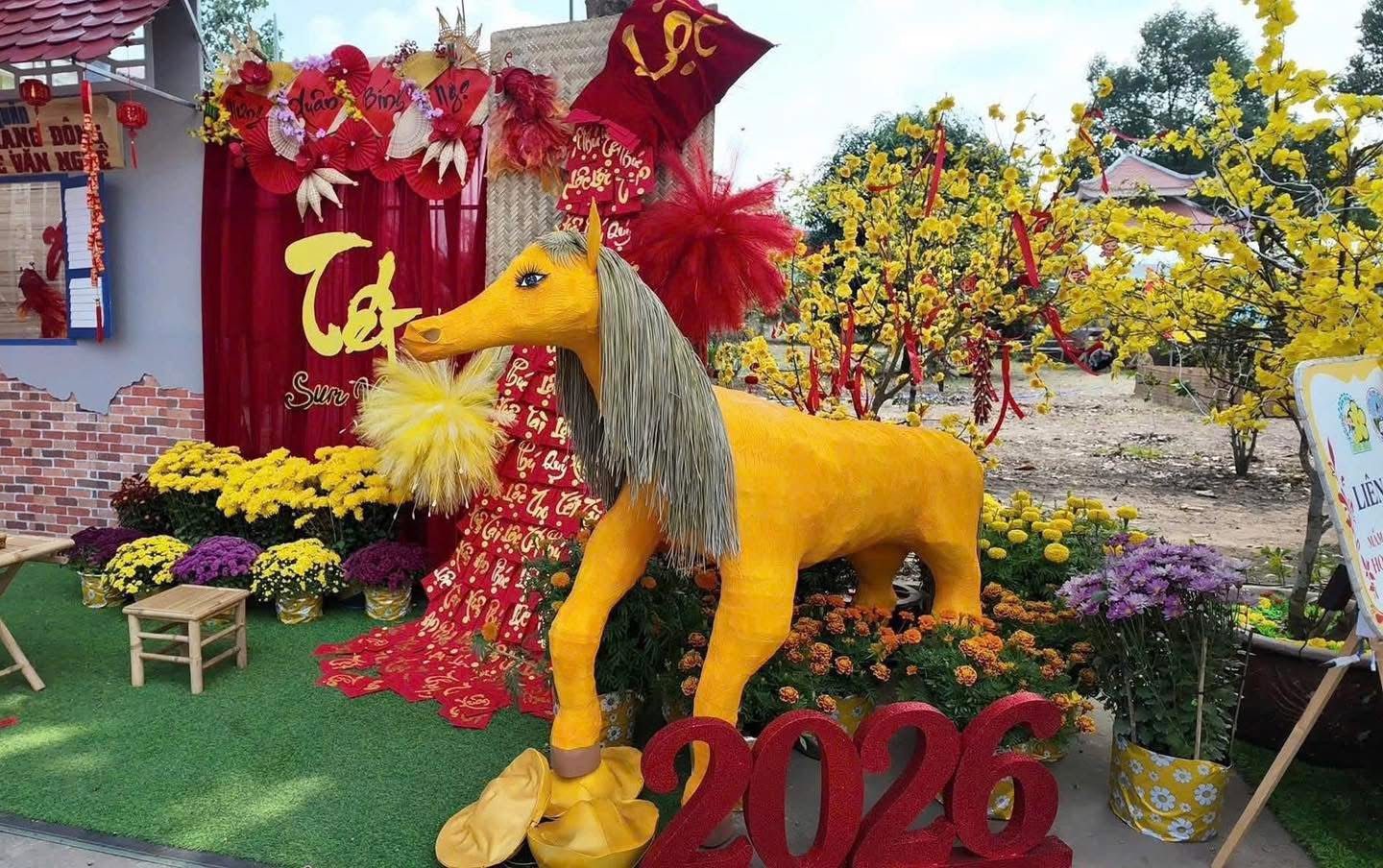 Diện mạo muôn màu của linh vật Bính Ngọ dọc miền đất nước - 10