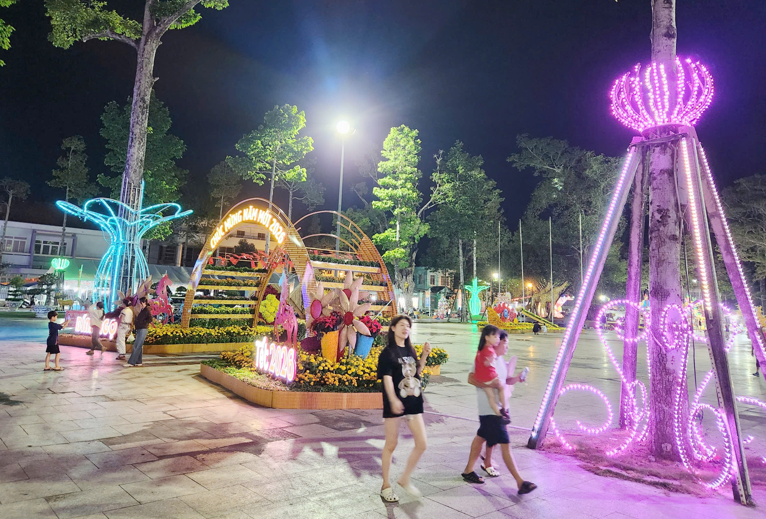 Cần Thơ khai mạc chợ hoa trong khu đô thị 5A - 6