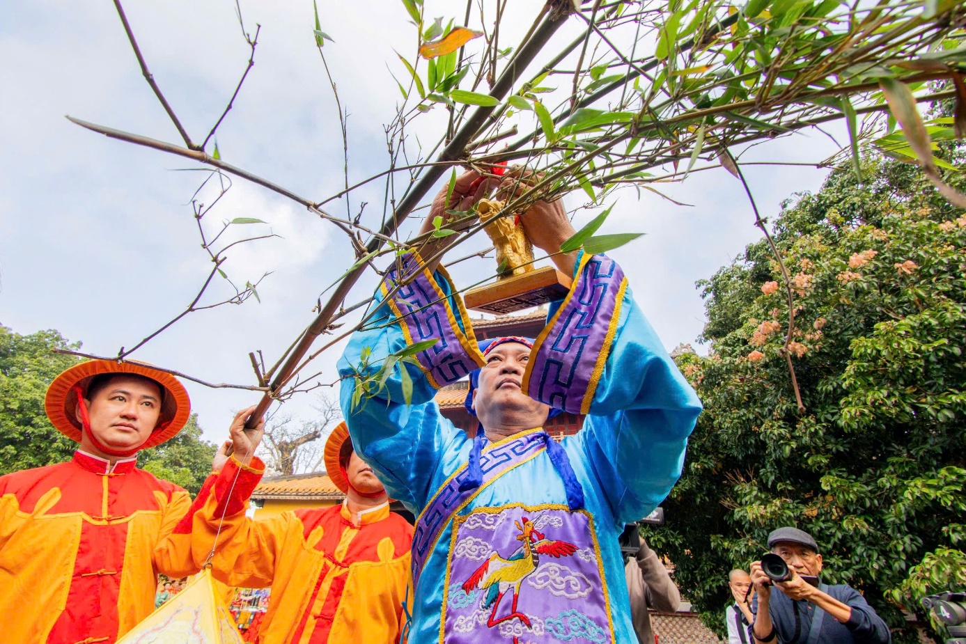 Vào Hoàng cung Huế xem lễ dựng cây nêu ngày Tết - 3