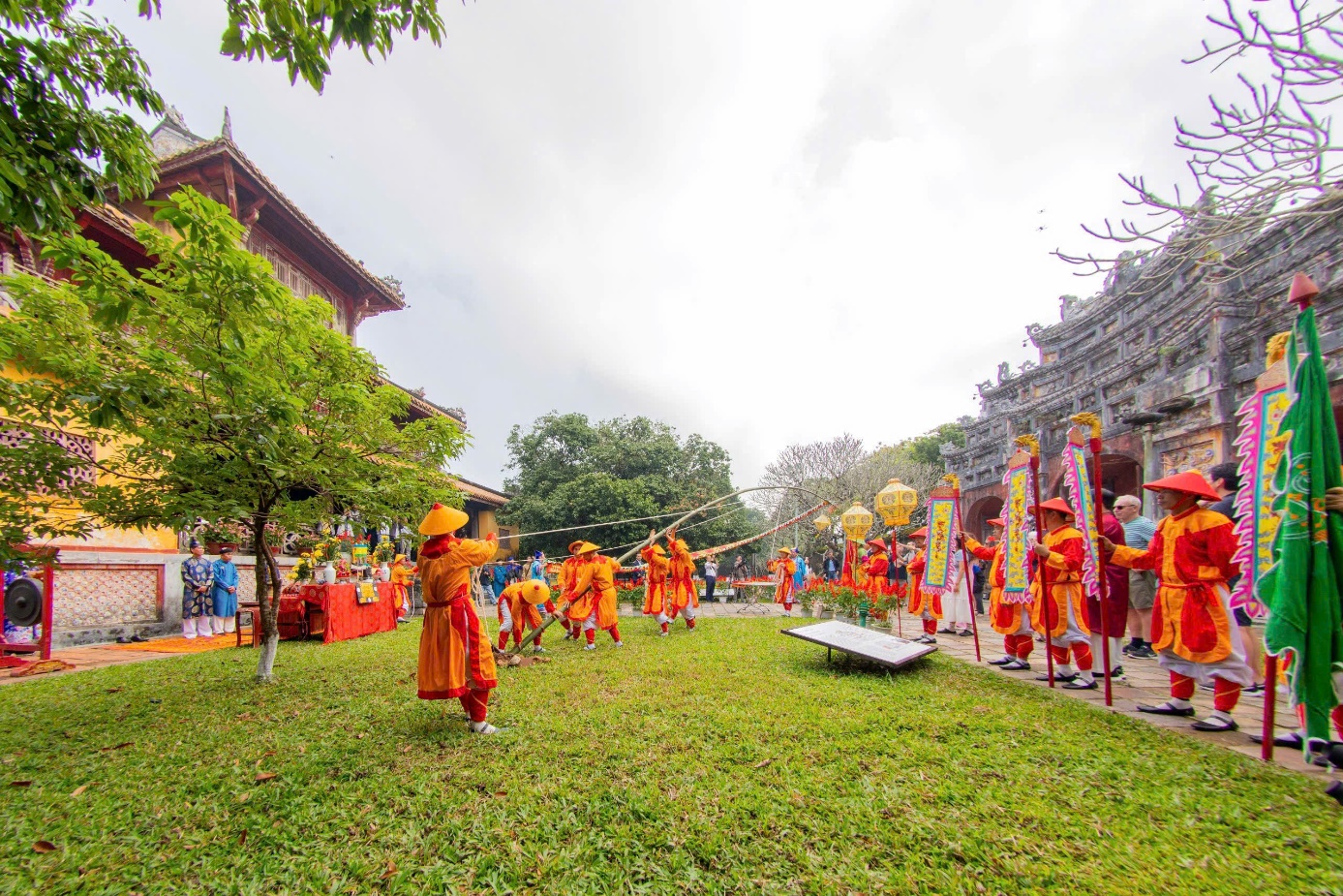 Vào Hoàng cung Huế xem lễ dựng cây nêu ngày Tết - 5